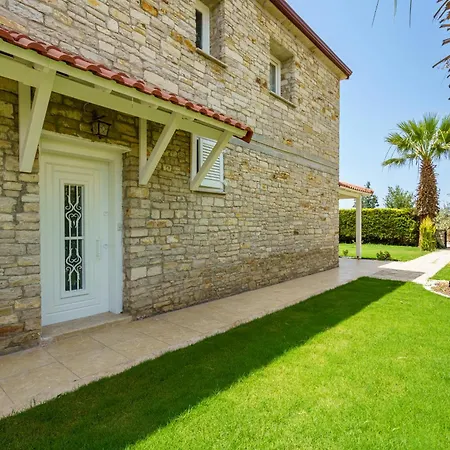 Villa Stone Near Long & Shopping Mall