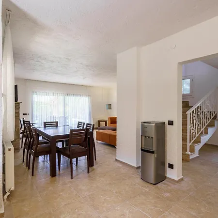 Stone Near Long Beach&kusadasi Shopping Mall Villa *