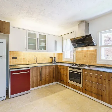 Villa Stone Near Long & Shopping Mall *