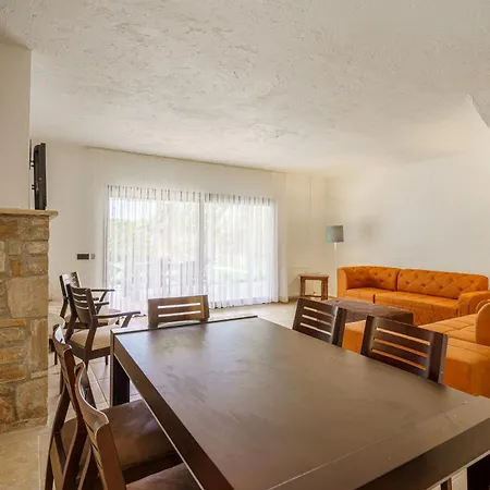 Stone Near Long Beach&kusadasi Shopping Mall Villa