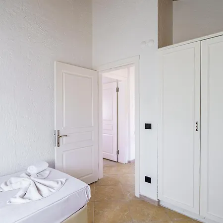 Stone Near Long Beach&kusadasi Shopping Mall Villa *